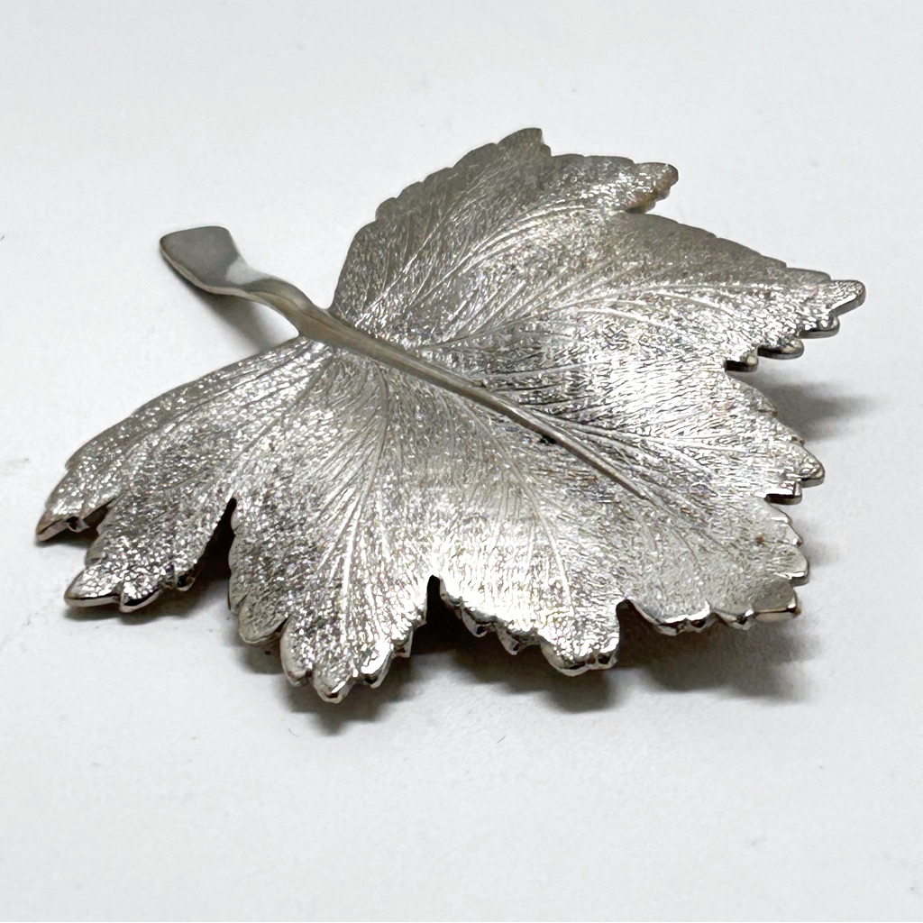 Giovanni, Vintage Detailed Silver Oak Leaf Brooch